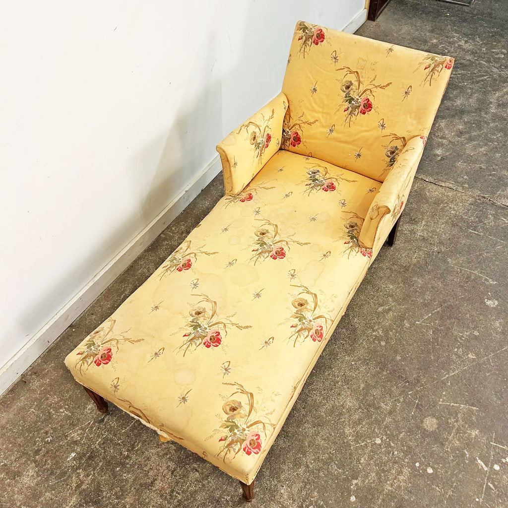 Napoleon III Style Chaise with Carved Legs